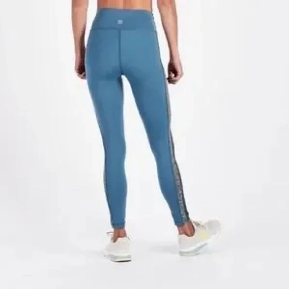 VUORI Racer High-Rise Legging - Picture 3 of 12